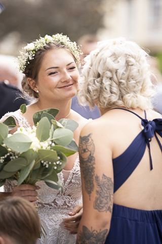 Photographe mariage Amiens Cathédrale sortie invités